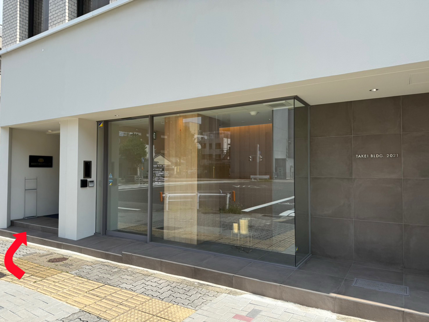 錦通を西（栄、名駅）方向に向かって下さい